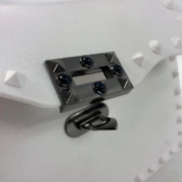 J Womens White Leather Studded Adjustable Strap Crossbody Shoulder Handbag Purse - Picture 4 of 6